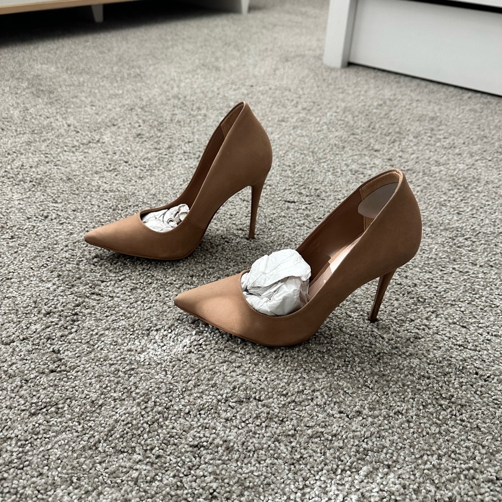 Light brown Aldo shoes, barely worn, size 5